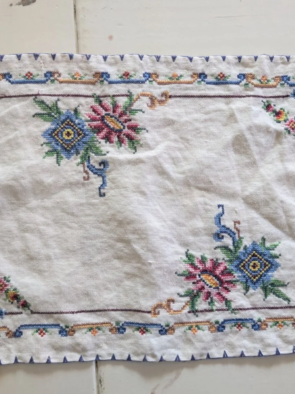 VTG Set of 5 Cross Stitch Linen Placemats Floral Embroidered Cream Cottagecore